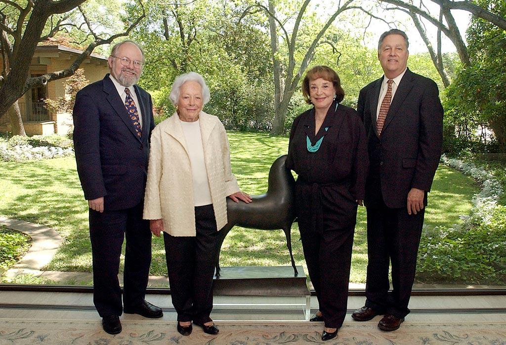 杰出的椅子. 理查德·布雷特尔(右)和霍布森·威尔登塔尔(左), 慈善家南希·布莱克本·哈蒙, 玛格丽特·麦克德莫特.